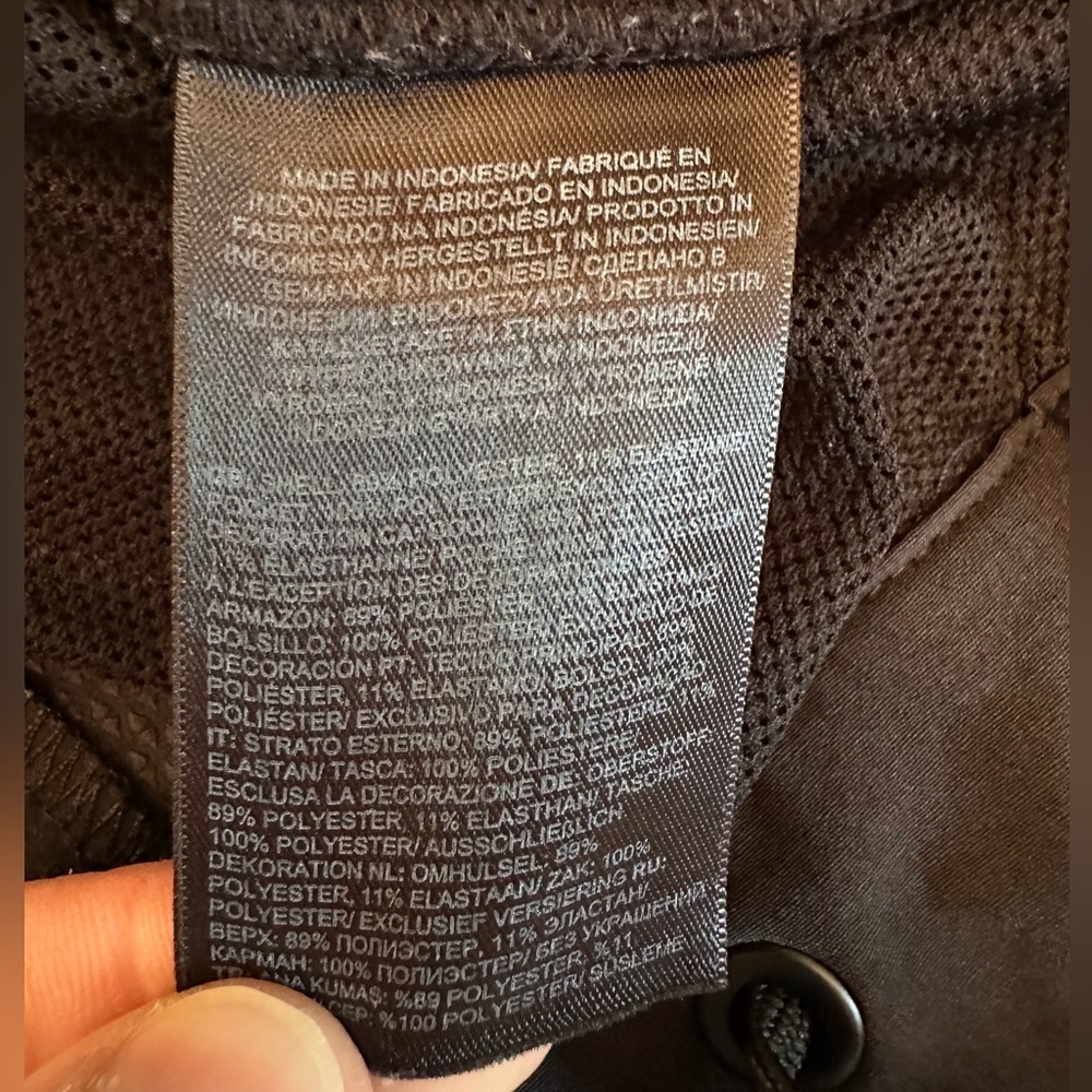 The North Face Shorts Men’s THIS IS SOLD - UNABLE TO DELETE - Picture 5 of 9